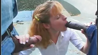 Tīņi Ar ass chick kalpo melns cilvēks