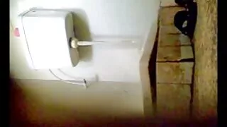 Vannas istaba slampa caur caurumu fucked augstākajā līmenī