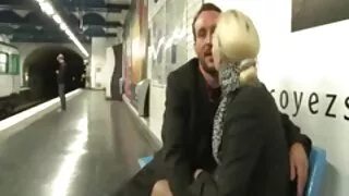Izdilis pusaudžu cāli sucks un aizstāj incītis