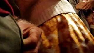 Mulatto sasodīti grūti meitene ar mazām krūtīm