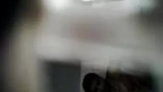 Cilvēks ir apmierināts ar anālo atveri cāli