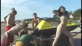 Neskarot meitene dod ass
