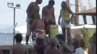 Melns puisis noplūda cum Geju muti