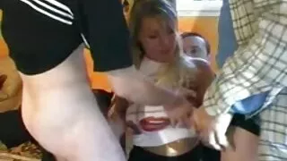 Likts uz gultas un izdrāzt brīnišķīgs skaistums