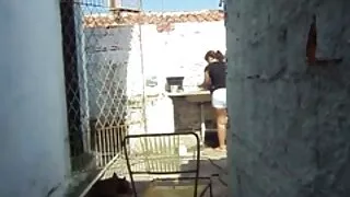Meitene nevēlas garlaicīgi mājās un izspiež cute caurumu