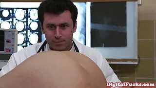 Bodacious meitene dzēra cum no maksts