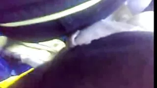 Bu SaOm Sa Saina izplatās viņas kājas pirms jāšanās