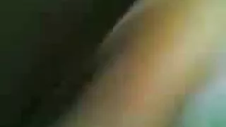 Divi dejotāji un vīrietis, kam ir akrobātiskie Dzimums