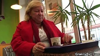 Puisis spa mīlējas divas meitenes sunīšu stilā