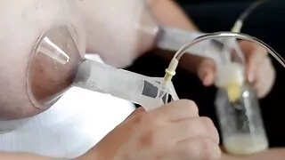 Griboša meitene ņem mutē vannas istaba