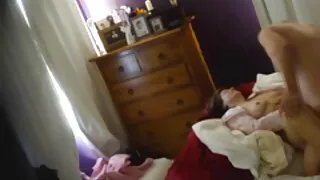 Ļoti Griboša Meitene teases Ragveida Incītis