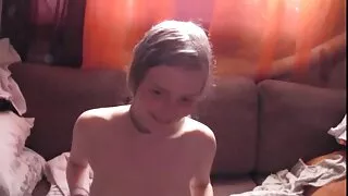 Silikona Blondīne atbilst jauniem gaiļus