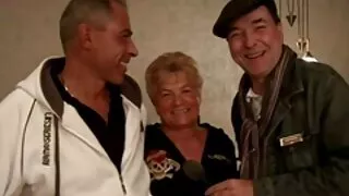 Atrodoties ērtā vidē norīt vāverīti drāž