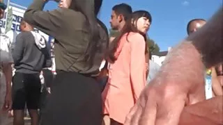 Samezgloties, ragazza meitene piekrita konkursa sekss uz dīvāna