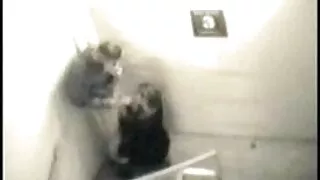 Skinn ragazza meitene nolēma glāstīt viņas maksts